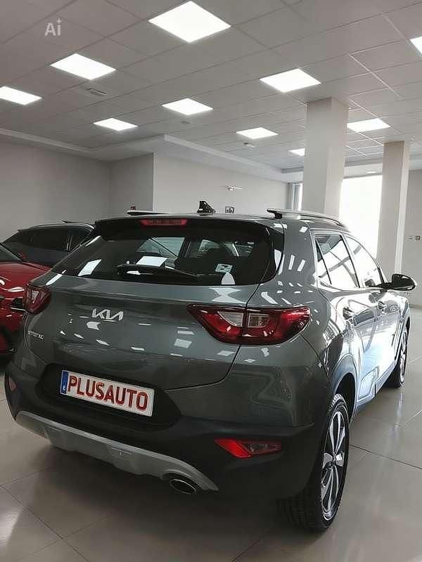 Usado Kia Stonic 79 CV (58 kW) 2023 Gris SUV