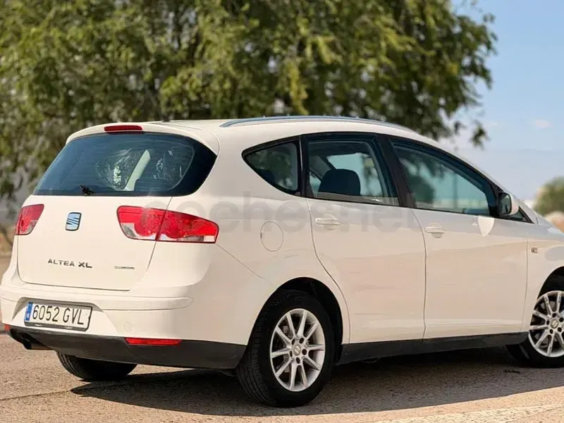 Usado Seat Altea XL 90 CV (66 kW) 2010 Blanco Monovolumen