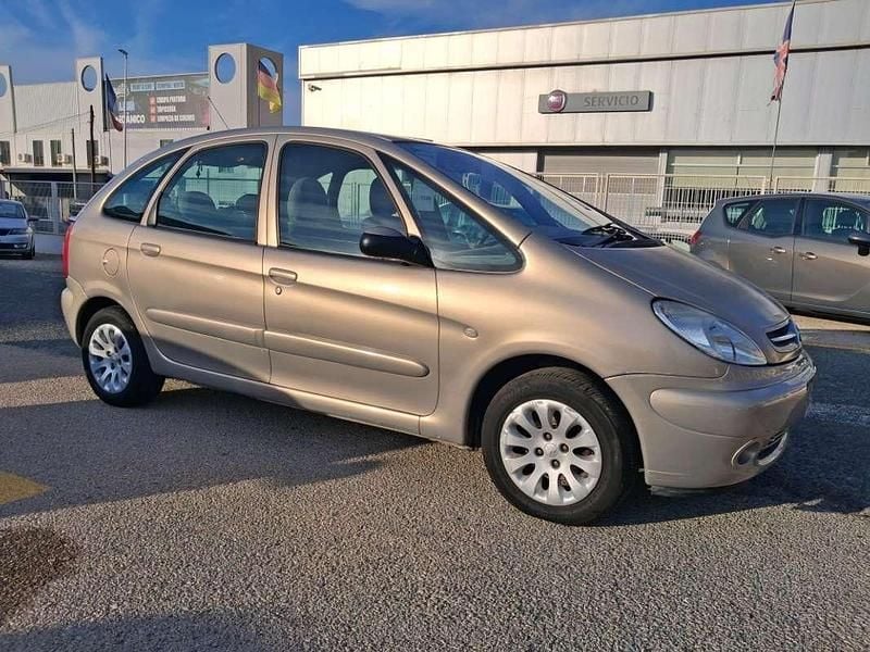 Usado Citroën Xsara Picasso 117 CV (86 kW) 2003 Gris Monovolumen