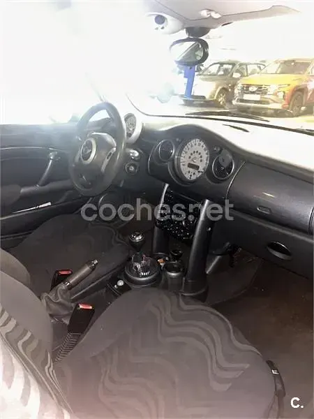 Usado Mini ONE 90 CV (66 kW) 2004 Rojo Utilitario