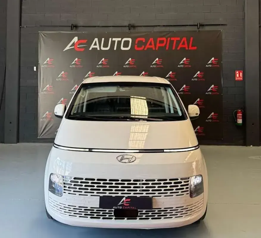 Usado Hyundai Staria 177 CV (130 kW) 2022 Blanco Monovolumen