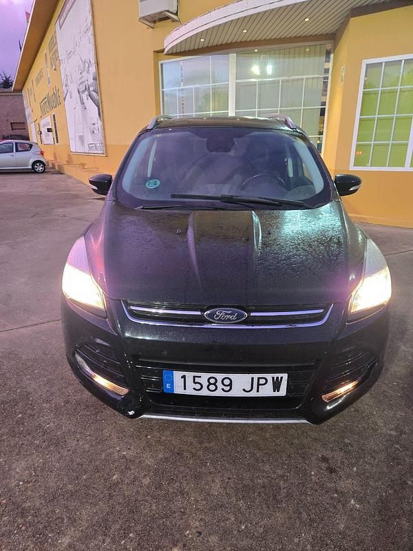 Usado Ford Kuga Titanium 150 CV (110 kW) 2016 Negro SUV