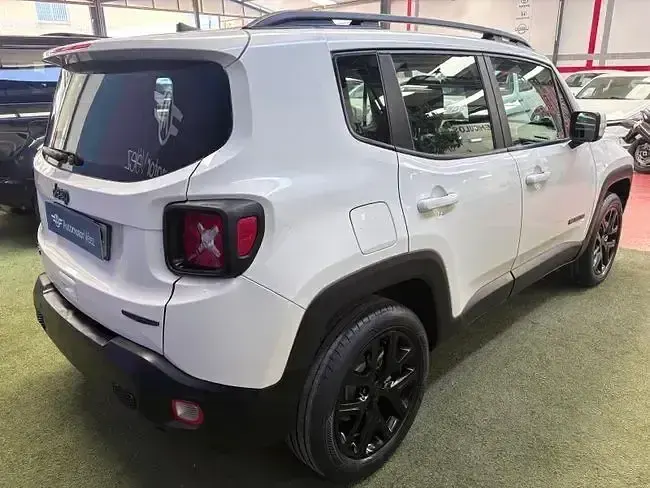Usado Jeep Renegade Night Eagle 140 CV (102 kW) 2019 Blanco SUV