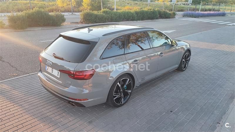 Usado Audi A4 Black Edition 252 CV (185 kW) 2018 Gris / plata Familiar