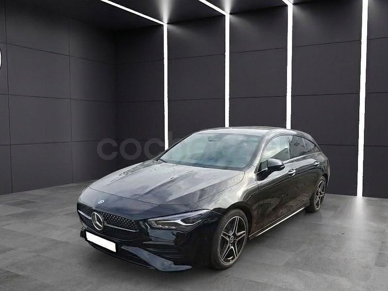Usado Mercedes CLA200 Shooting Brake 150 CV (110 kW) 2025 Negro Familiar