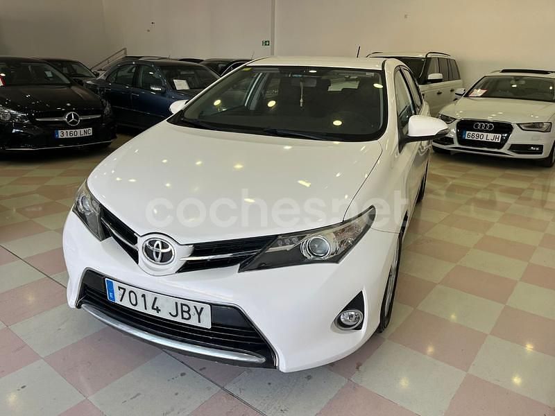 Blanco Usado 2015 Toyota Auris Active Berlina | 9900 € (Precio justo) - Imagen 1/4