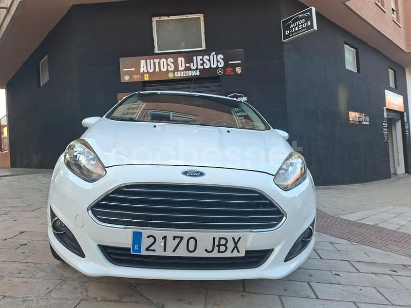 Blanco Usado 2015 Ford Fiesta Trend Utilitario | 5900 € (Super precio) - Imagen 1/4