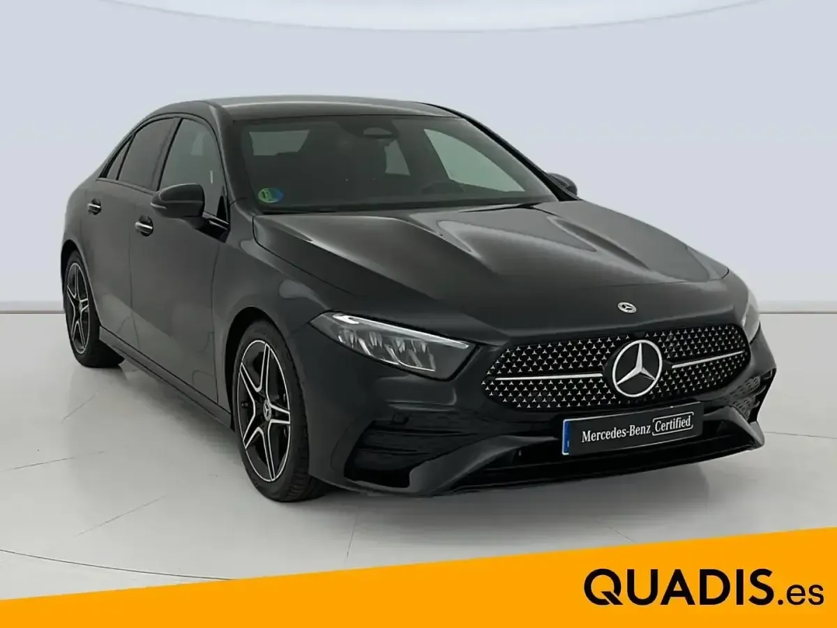 Käytetty Mercedes A180 136 HP (100 kW) 2024 Musta Sedan