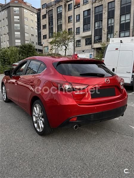Usado Mazda 3 Luxury 150 HP (110 kW) 2015 Vermelho Sedan