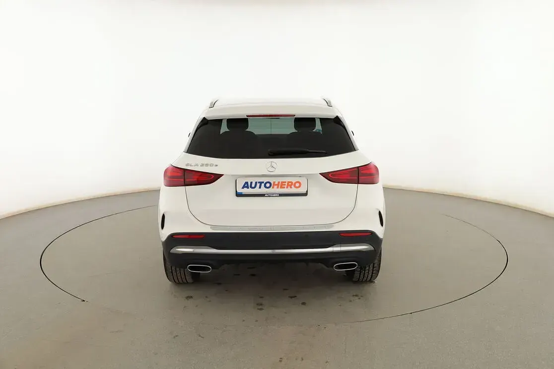 Usado Mercedes GLA250 AMG line 218 CV (160 kW) 2023 Blanco SUV