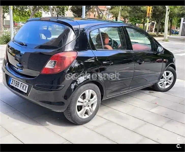 Usado Opel Corsa Cosmo 90 CV (66 kW) 2007 Negro Utilitario