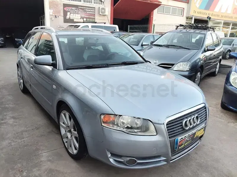 Usado Audi A4 Premium 140 CV (102 kW) 2007 Gris / plata Familiar