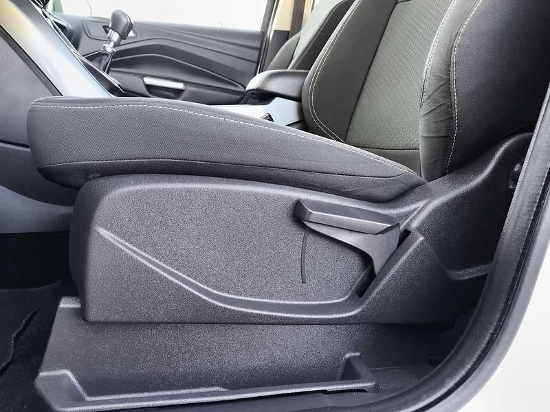 Usado Ford Kuga Trend 120 CV (88 kW) 2019 Blanco SUV