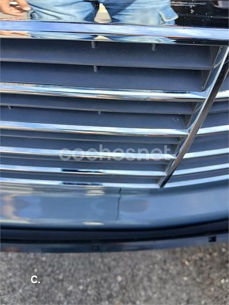 Usado Mercedes E220 Classic 150 CV (110 kW) 2004 Azul Berlina