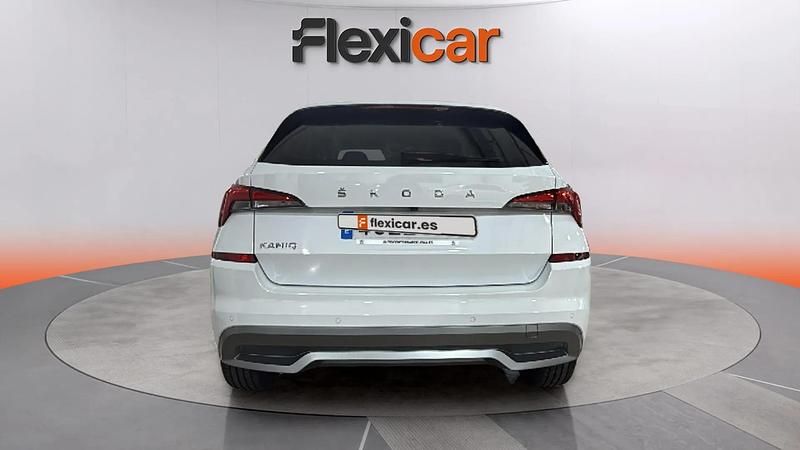Usado Skoda Kamiq Ambition 110 CV (80 kW) 2022 Blanco SUV