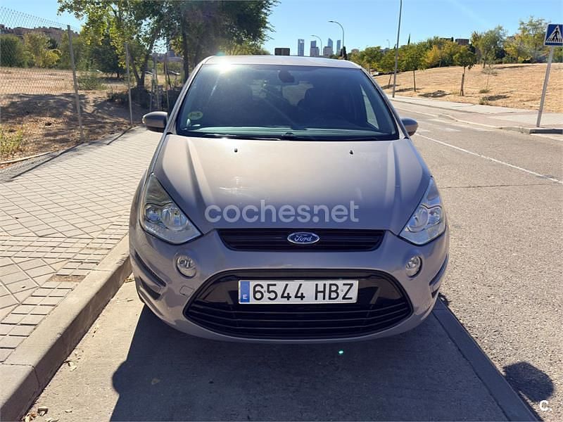 Usado Ford S-MAX Trend 140 CV (102 kW) 2011 Gris / plata Monovolumen