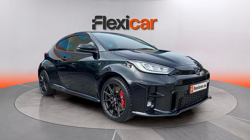 Usado Toyota Yaris 261 CV (191 kW) 2021 Negro Utilitario