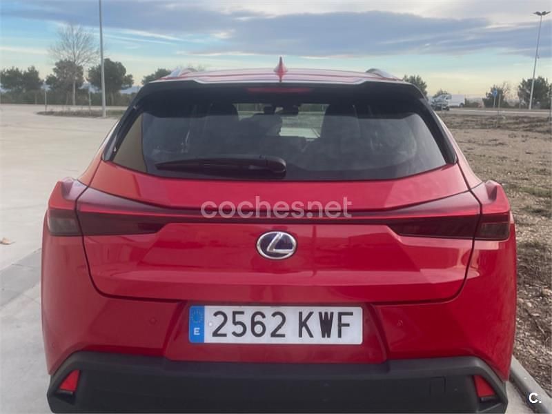 Usado Lexus UX Luxury Line 184 CV (135 kW) 2019 Rojo SUV