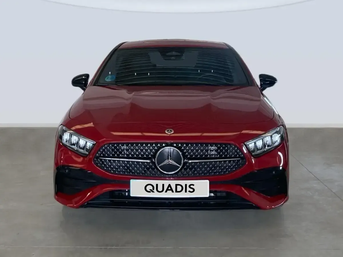 Usado Mercedes A180 136 CV (100 kW) 2023 Rojo Berlina