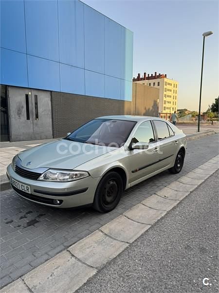 Beige Usado 2003 Renault Laguna II Dynamique Berlina | 600 € (Super precio) - Imagen 1/4