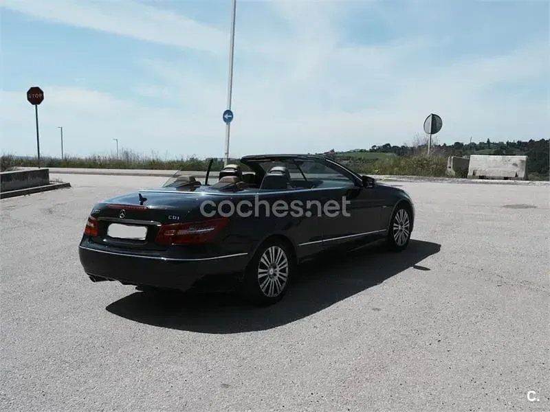 Usado Mercedes E220 Avantgarde 170 CV (125 kW) 2011 Negro Descapotable