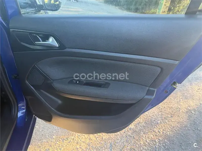 Usado Peugeot 308 Allure 120 CV (88 kW) 2017 Azul Berlina
