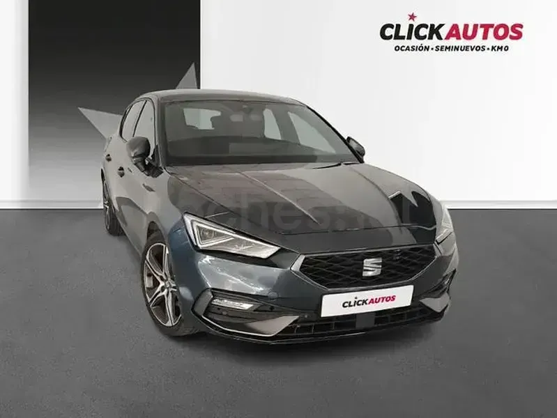 Usado Seat Leon FR 150 CV (110 kW) 2025 Gris / plata Berlina