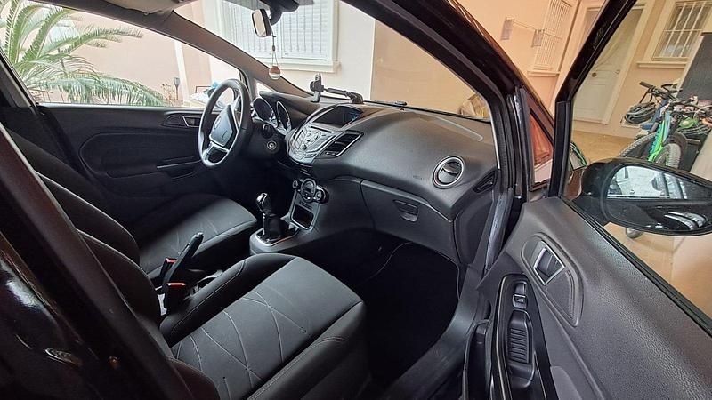 Usado Ford Fiesta Trend 82 CV (60 kW) 2015 Negro