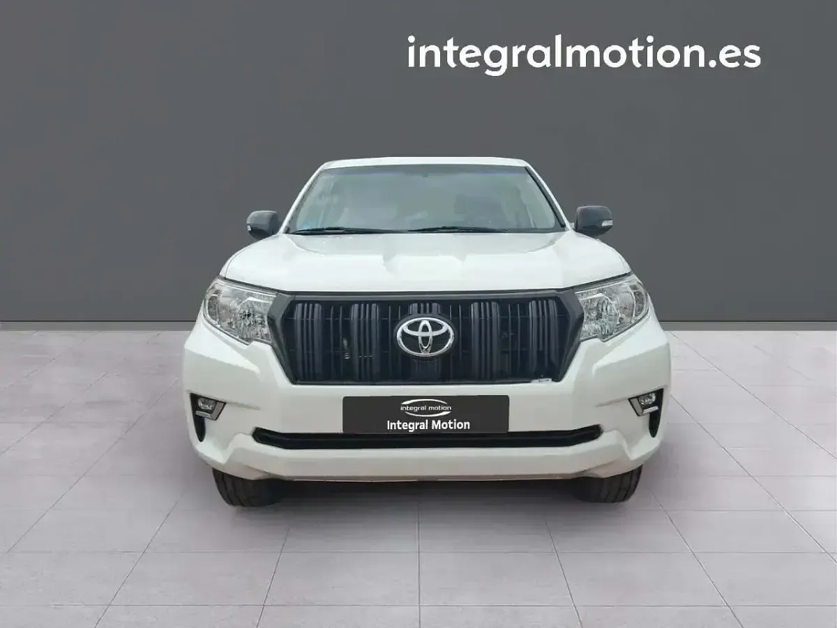 Używany Toyota Land Cruiser 204 KM (150 kW) 2020 Biały Hatchback