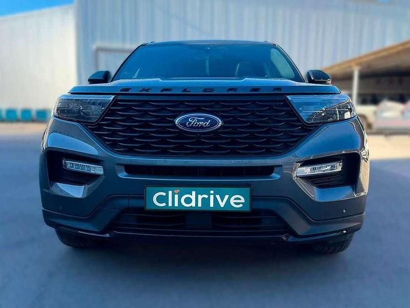 Usado Ford Explorer Platinum 457 CV (336 kW) 2022 Gris SUV