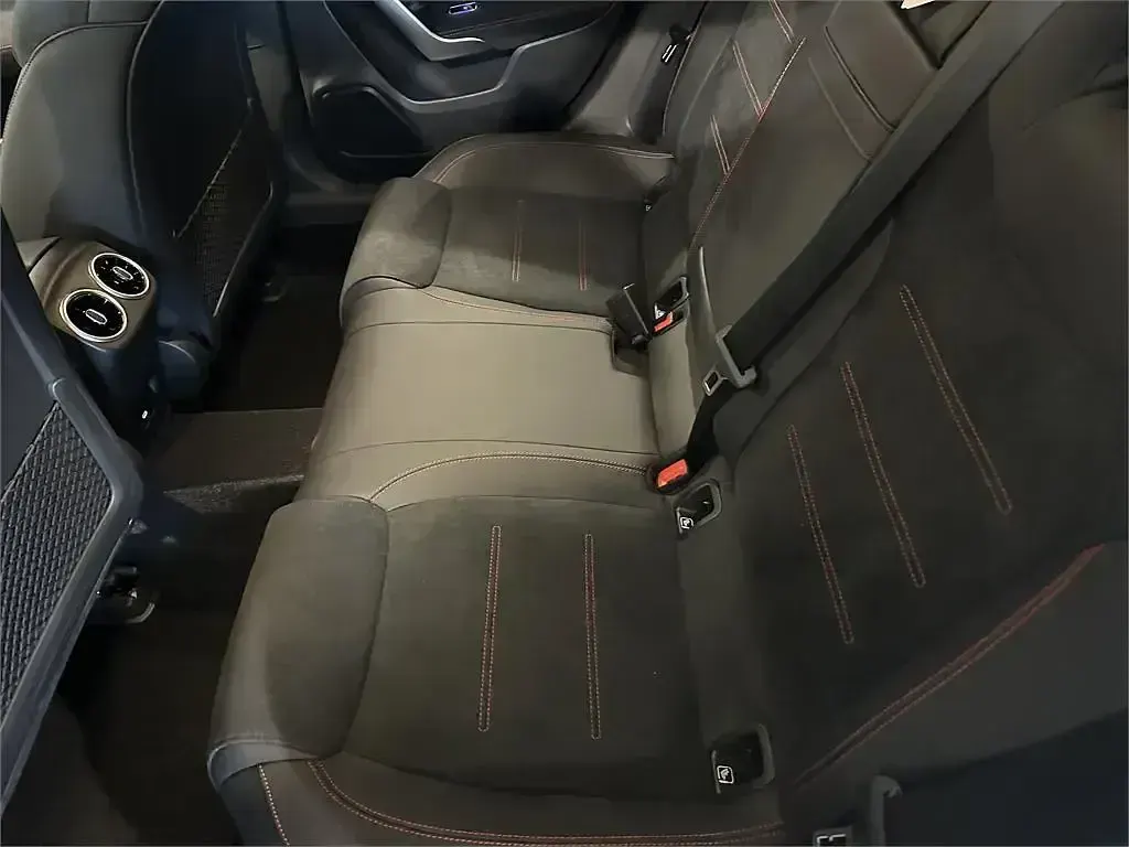Nuevo Mercedes A180 136 CV (100 kW) 2025 Blanco Berlina