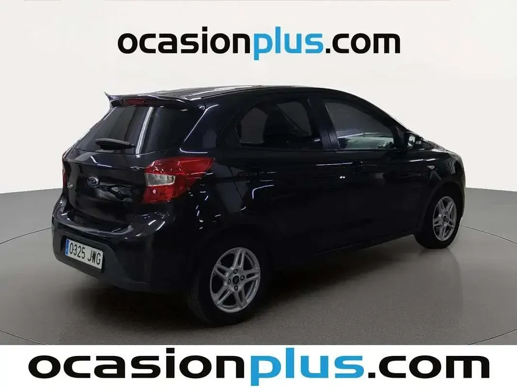 Usado Ford Ka Plus Ultimate 86 CV (63 kW) 2017 Negro Utilitario