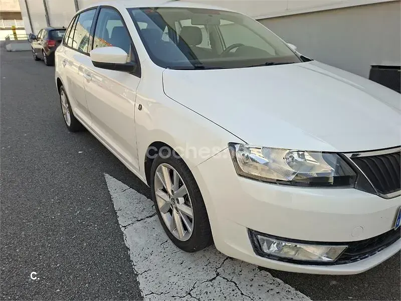 Usado Skoda Rapid Ambition 105 CV (77 kW) 2013 Blanco Utilitario