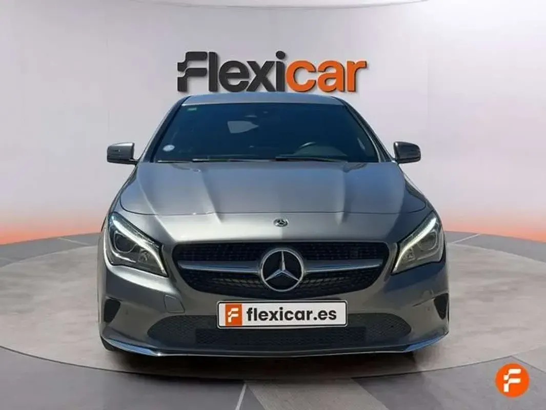 Usado Mercedes CLA180 Shooting Brake 136 CV (100 kW) 2019 Gris Familiar