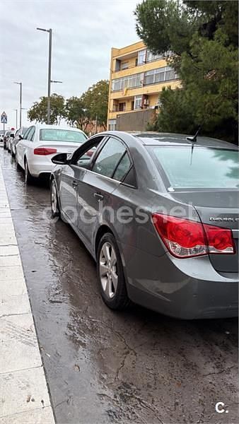 Usado Chevrolet Cruze LT 163 CV (119 kW) 2012 Gris / plata Berlina