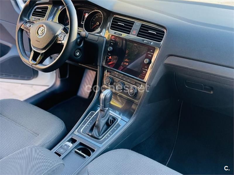 Usado VW Golf VII Advance 115 CV (84 kW) 2018 Blanco Familiar
