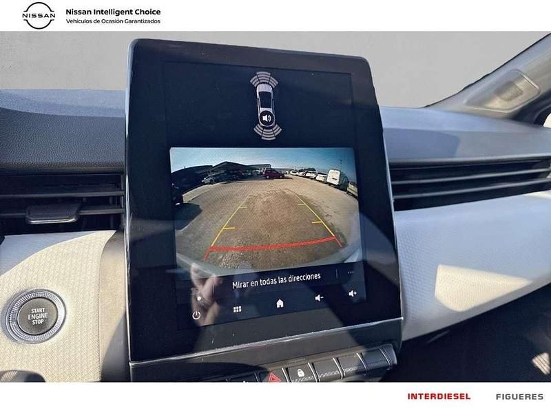 Usado Renault Clio V Techno 91 CV (66 kW) 2023 Plateado Utilitario