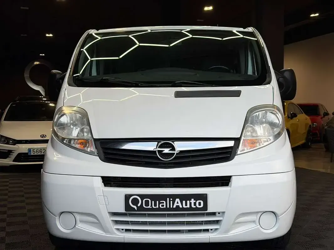 Usado Opel Vivaro 114 CV (83 kW) 2011 Blanco Monovolumen
