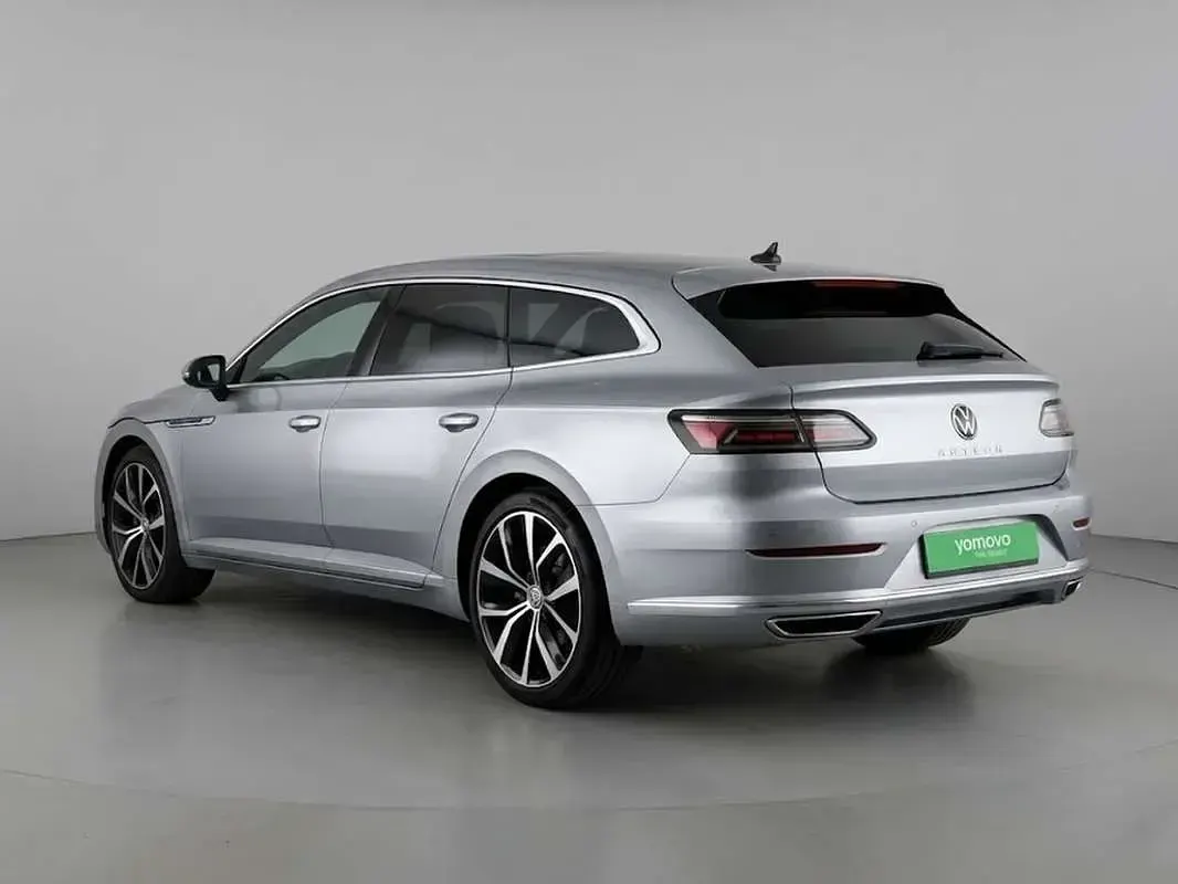 Usado VW Arteon R 324 CV (238 kW) 2023 Plateado Familiar