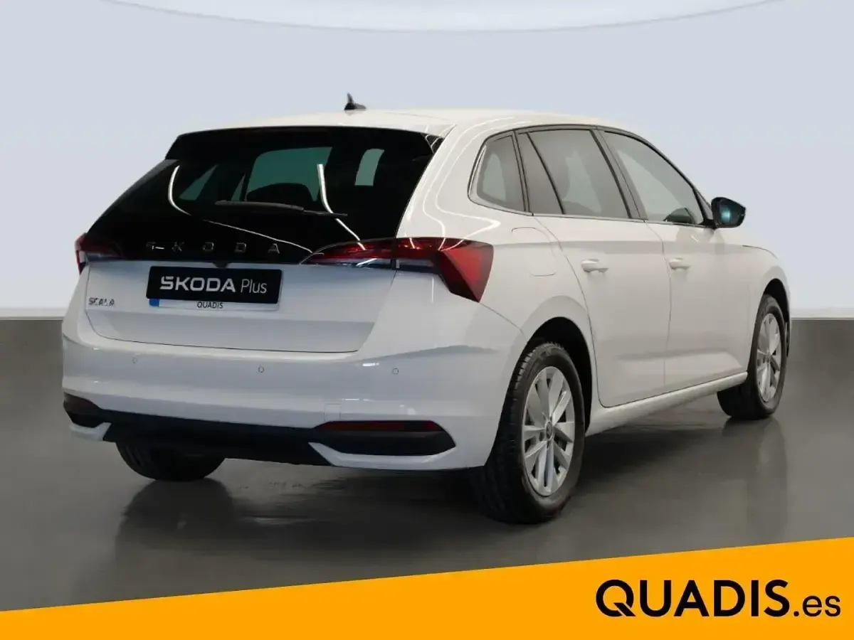 Usado Skoda Scala Selection 115 CV (84 kW) 2025 Blanco Utilitario