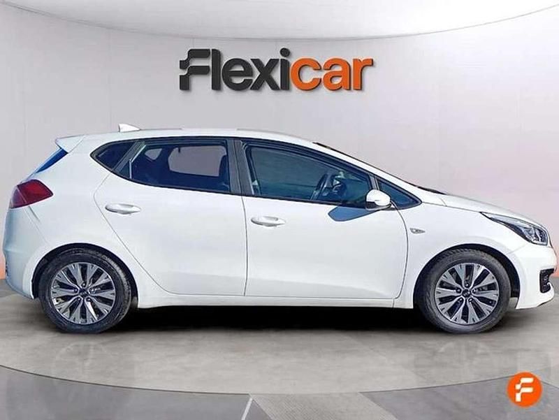 Usado Kia Ceed 101 CV (74 kW) 2018 Blanco Utilitario