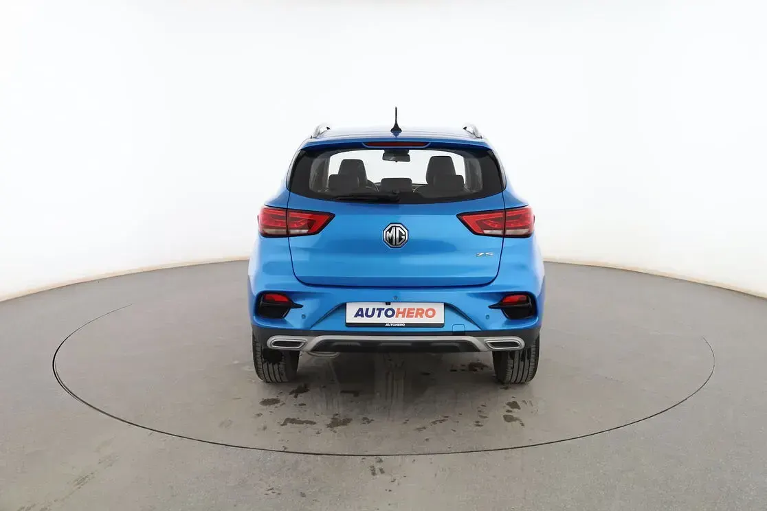 Käytetty MG ZS Luxury 111 HP (81 kW) 2022 Sininen Katumaasturi
