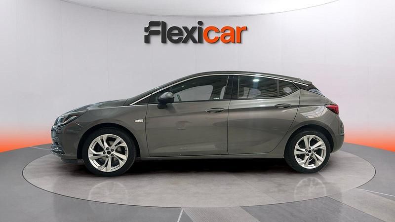 Usado Opel Astra Dynamic 125 CV (91 kW) 2017 Gris Utilitario