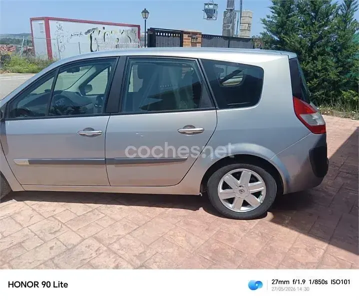 Usado Renault Scenic E-Tech Dynamique 120 CV (88 kW) 2005 Gris / plata Monovolumen