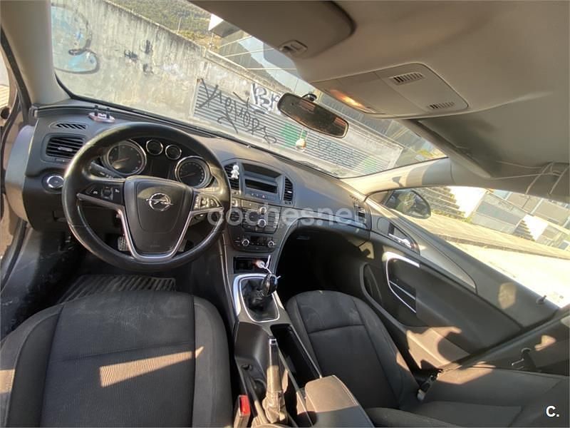 Usado Opel Insignia Selective 130 CV (95 kW) 2012 Gris / plata Familiar