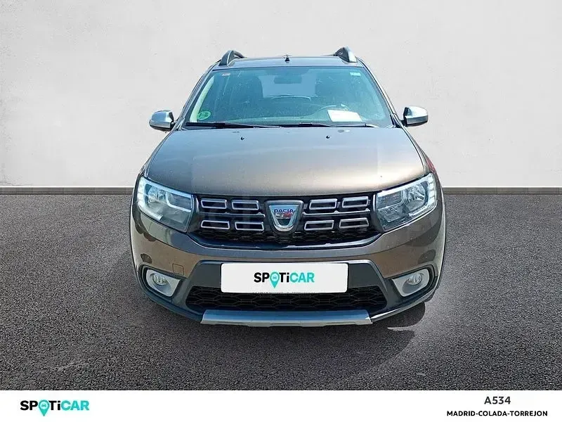 Usado Dacia Sandero Comfort 90 CV (66 kW) 2019 Marrón Berlina