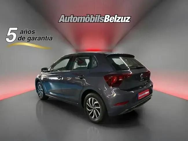 Usado VW Polo Life 95 HP (69 kW) 2023 Cinzento Citadino