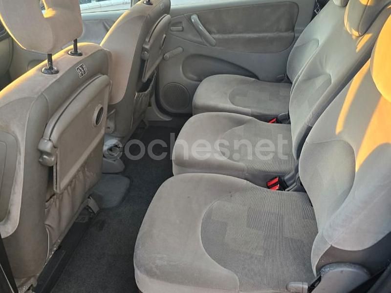 Usado Citroën Xsara Picasso 90 CV (66 kW) 2004 Gris / plata Monovolumen