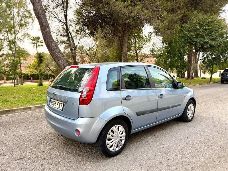 Usado Ford Fiesta Futura 68 CV (50 kW) 2007 Azul Utilitario