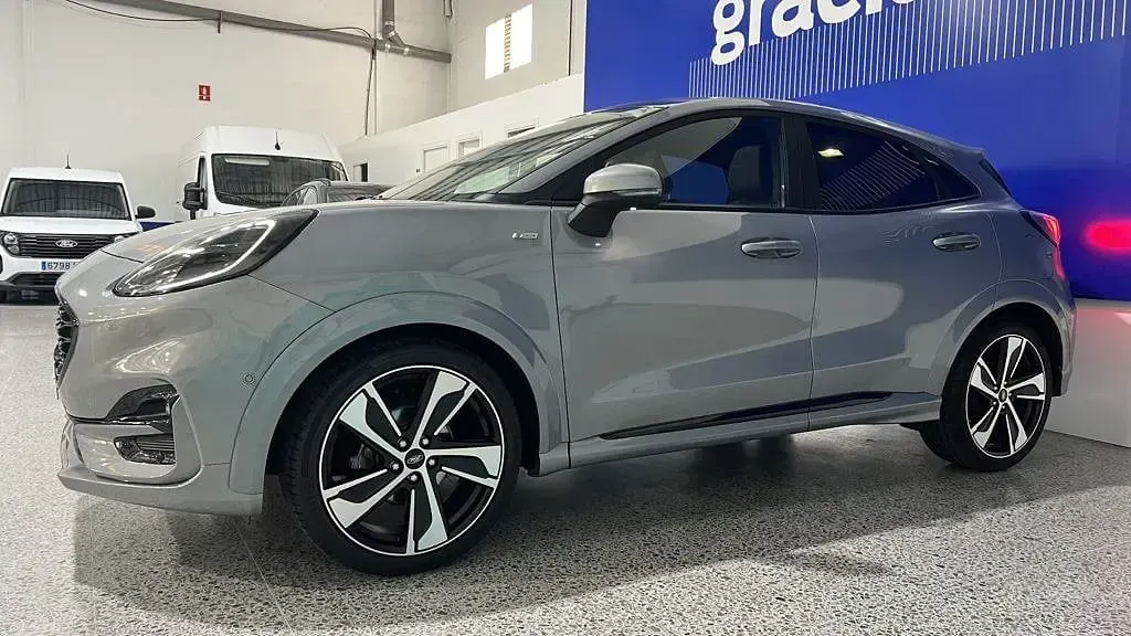 Usado Ford Puma ST-Line X 125 CV (91 kW) 2023 Plata solar (metalizado) SUV